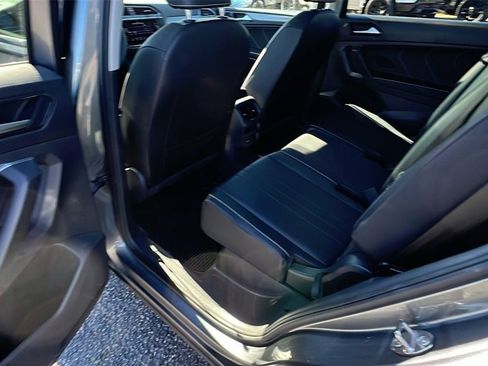 Used 2022 Volkswagen Tiguan SE w/ Panoramic Sunroof Package image 20