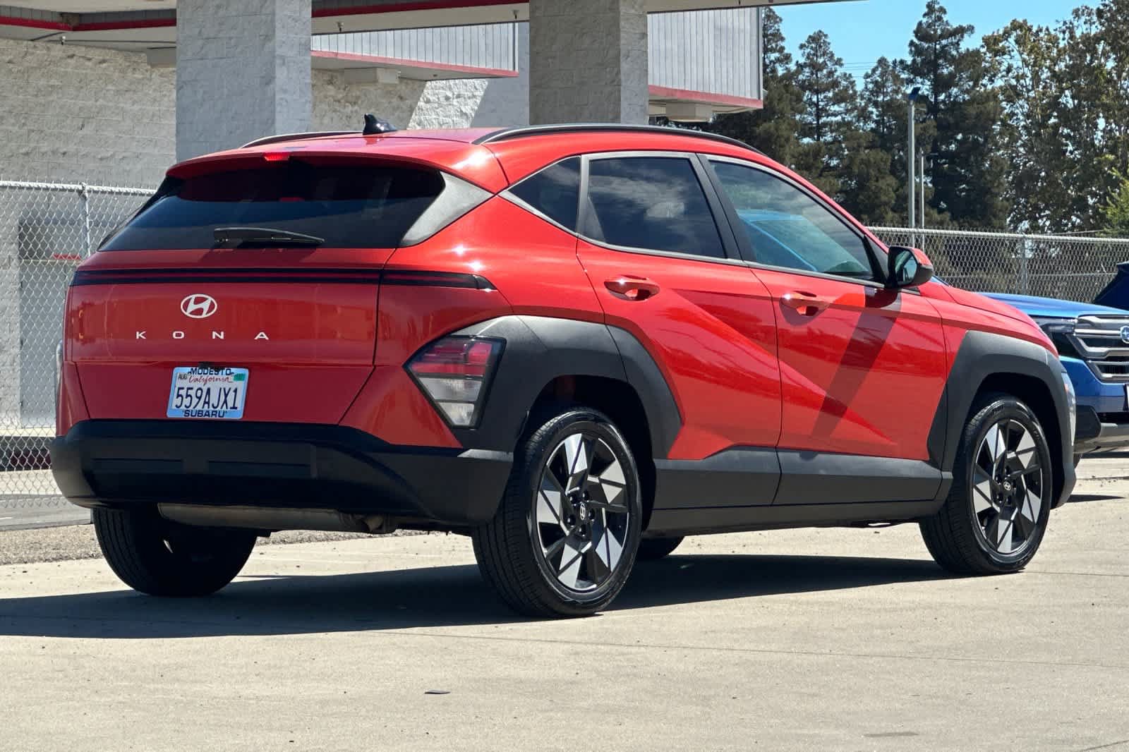 Used 2024 Hyundai Kona SEL FWD image 3