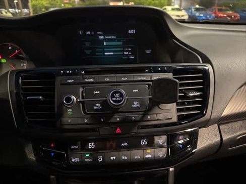 Used 2017 Honda Accord Sport image 13