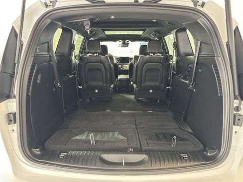 Used 2025 Chrysler Pacifica Limited image 27