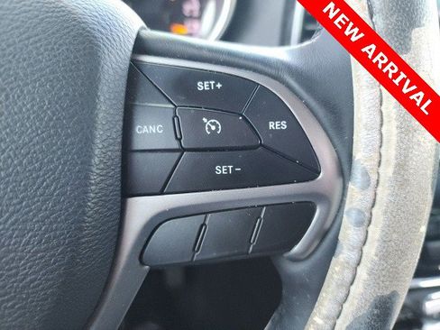 Used 2019 Jeep Grand Cherokee Altitude image 17