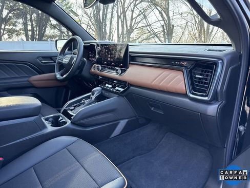 Used 2025 GMC Canyon AT4 w/ Nightfall Edition image 28