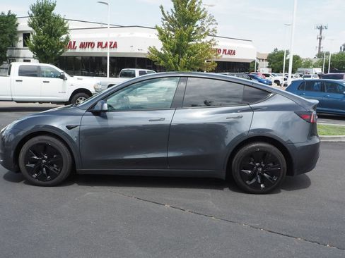 Used 2022 Tesla Model Y Long Range AWD/4WD image 4