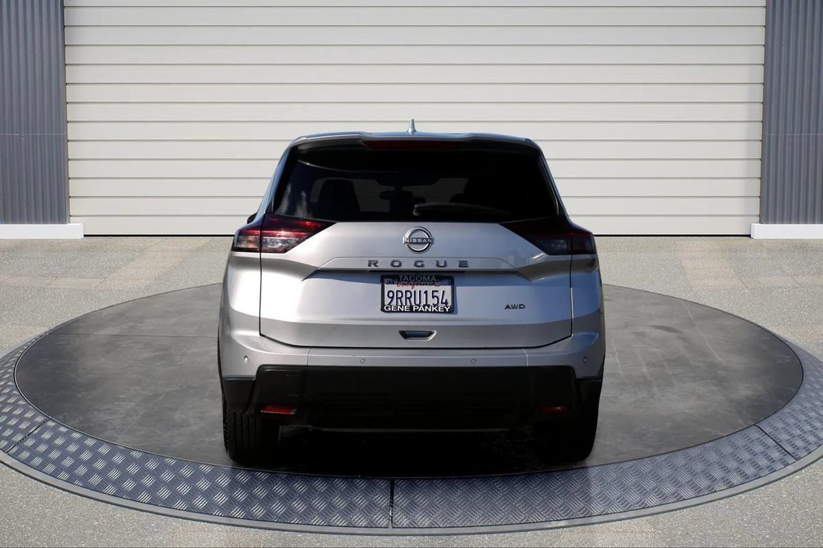 Used 2025 Nissan Rogue SV AWD/4WD image 6
