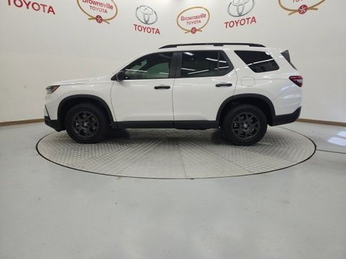 Used 2025 Honda Pilot TrailSport image 5