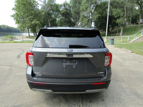 Used 2024 Ford Explorer XLT w/ Equipment Group 202A AWD/4WD image 3