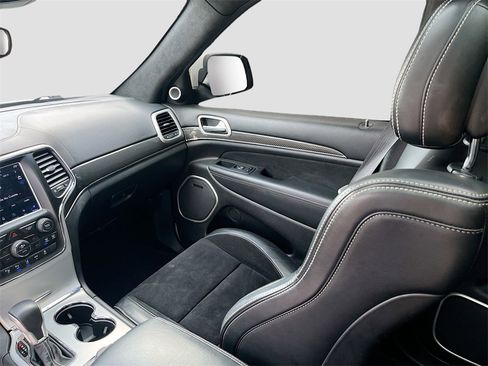 Used 2018 Jeep Grand Cherokee SRT image 23