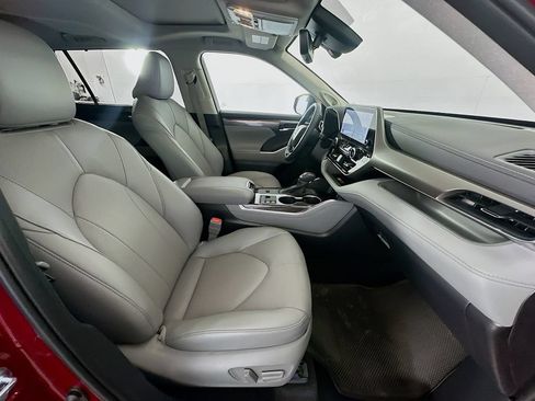 Used 2026 Toyota Highlander Limited AWD/4WD image 30