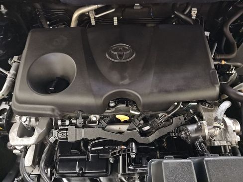 Used 2025 Toyota RAV4 XLE AWD/4WD image 32