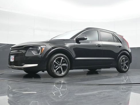 Used 2023 Kia Niro SX image 17
