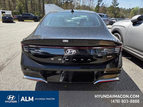 New 2026 Hyundai Sonata Limited image 9