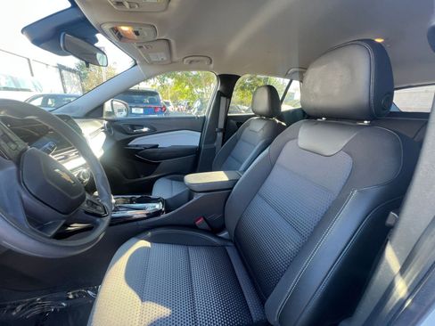 Used 2025 Chevrolet Trax LT image 36