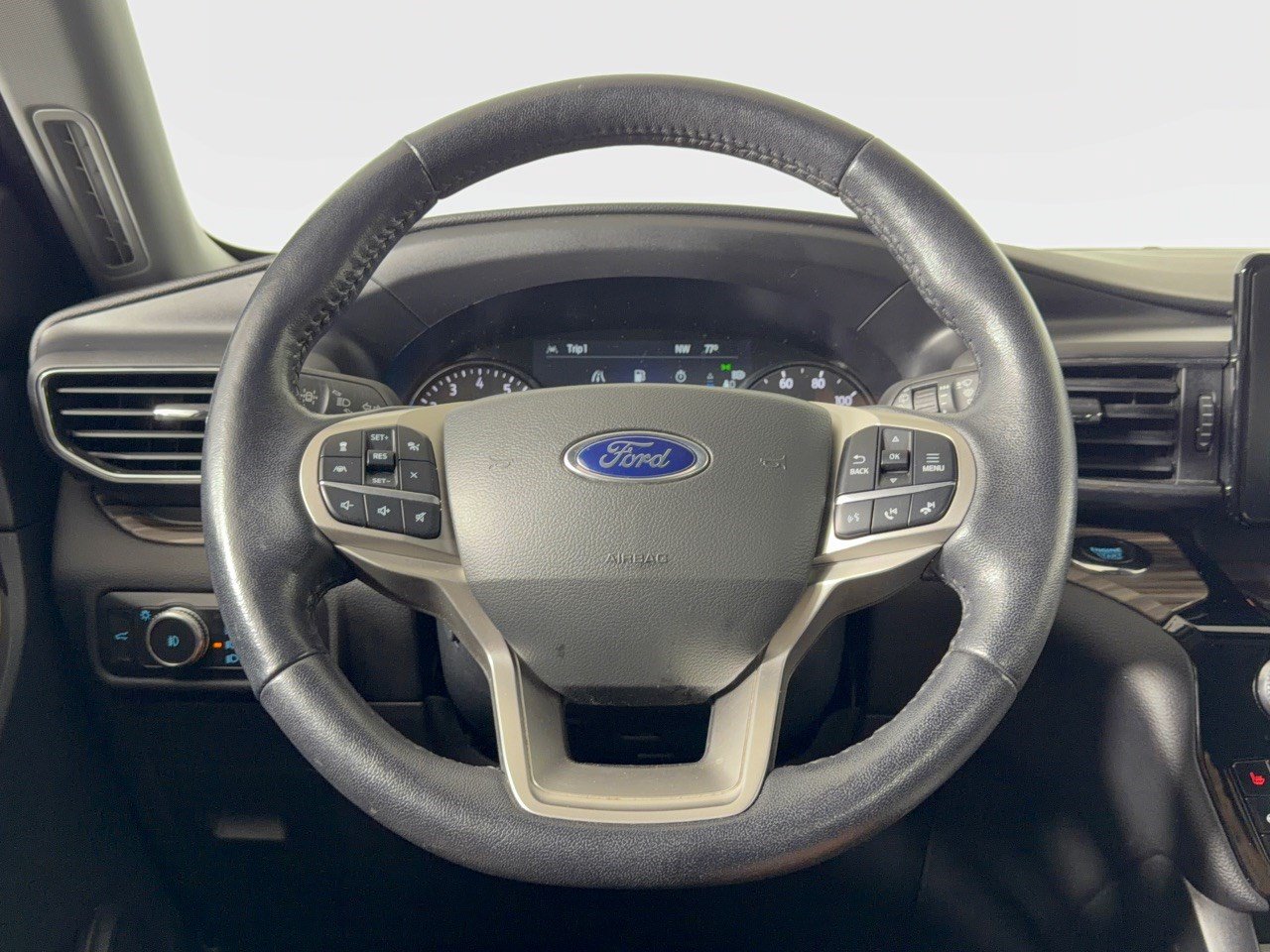 Used 2022 Ford Explorer Limited w/ Equipment Group 301A RWD image 10