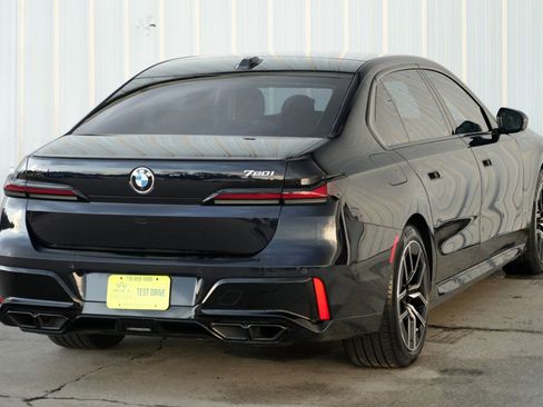 Used 2023 BMW 760i xDrive image 65