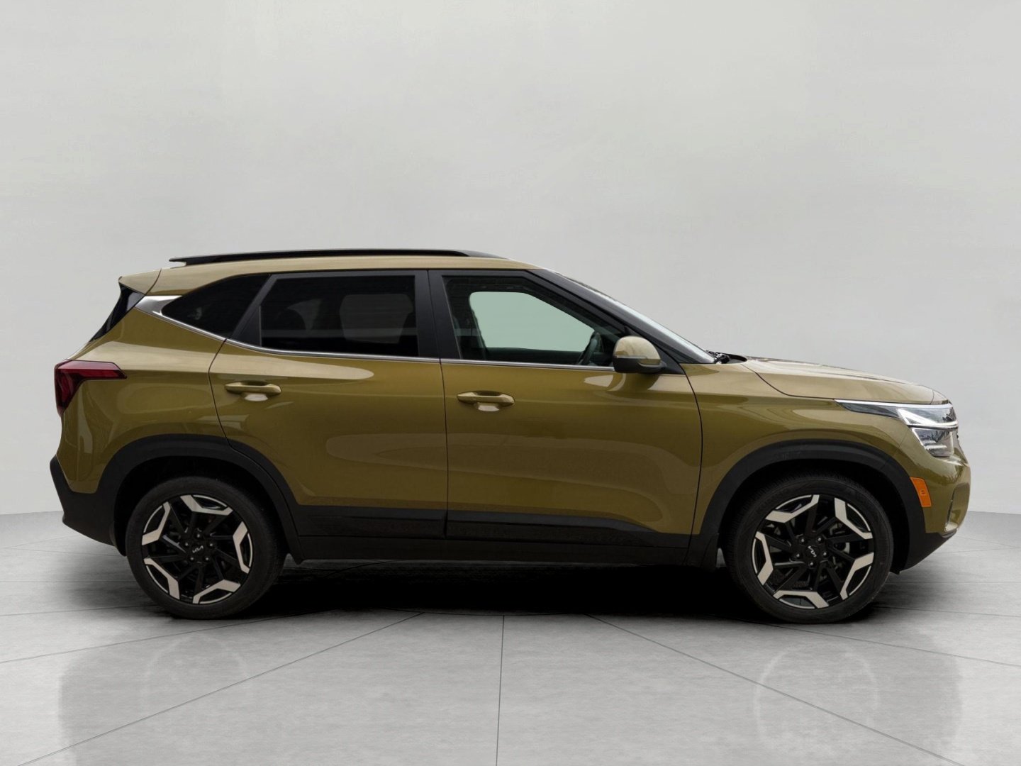 Used 2024 Kia Seltos SX w/ SX Sunroof Package AWD/4WD image 14