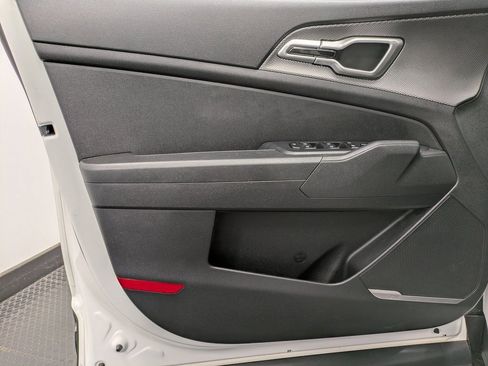 Certified 2024 Kia Sportage LX image 8