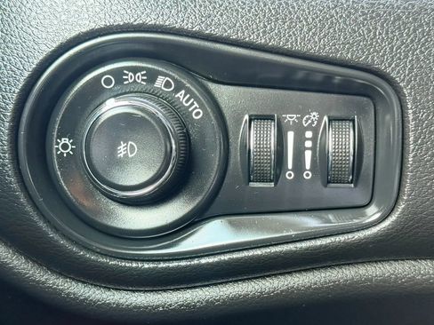 Used 2016 Jeep Renegade Trailhawk w/ Premium Trailhawk Package AWD/4WD image 20