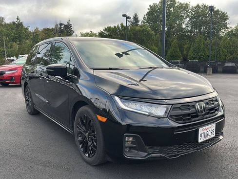 Used 2025 Honda Odyssey Sport-L image 4