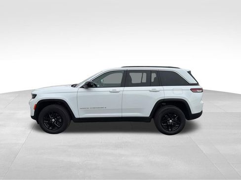 Certified 2025 Jeep Grand Cherokee Laredo X w/ Luxury Tech Group I AWD/4WD image 5