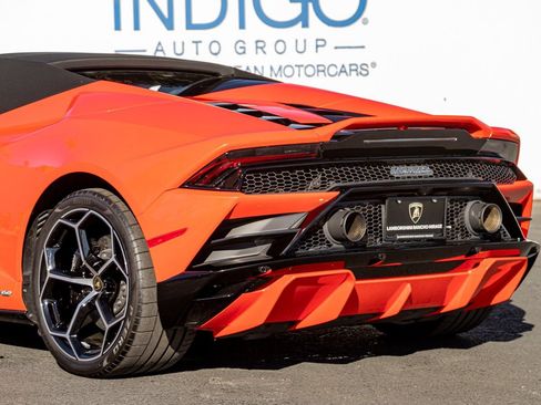 Used 2020 Lamborghini Huracan EVO image 12
