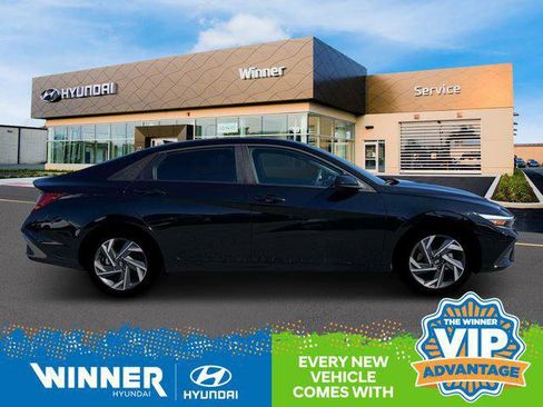 New 2025 Hyundai Elantra SEL image 9