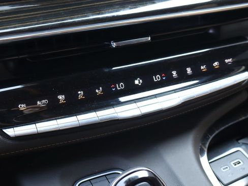 Used 2024 Cadillac Escalade ESV Sport AWD/4WD image 28