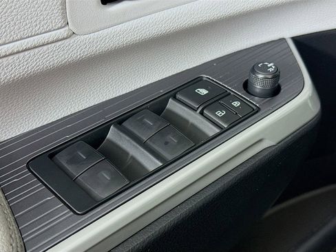 New 2026 Toyota Sienna XLE image 10