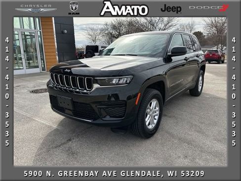 Used 2023 Jeep Grand Cherokee Laredo image 1