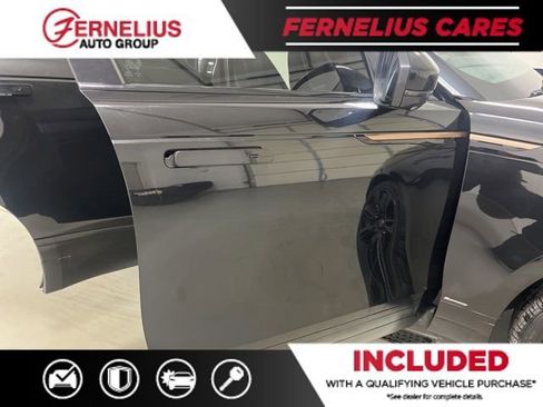 Used 2021 Land Rover Range Rover Velar R-Dynamic S image 16