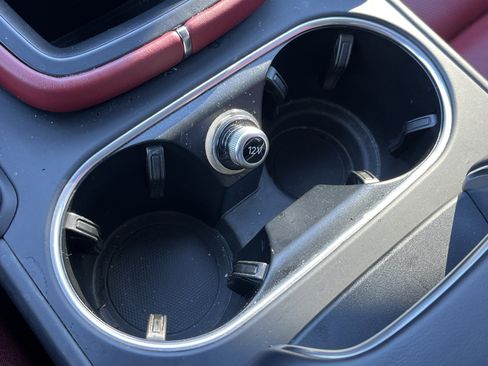 Used 2021 Porsche Cayenne image 8