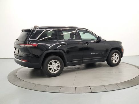 Used 2024 Jeep Grand Cherokee Laredo RWD image 8