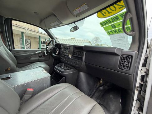 Used 2014 Chevrolet Express 2500 RWD image 16