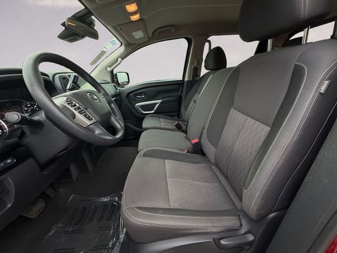 Used 2022 Nissan Titan SV image 10