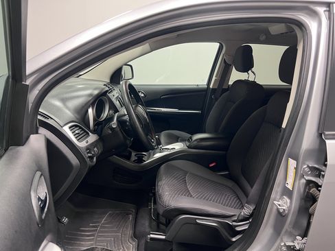 Used 2017 Dodge Journey SE w/ Flexible Seating Group image 13