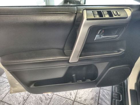 Used 2018 Toyota 4Runner SR5 Premium image 13