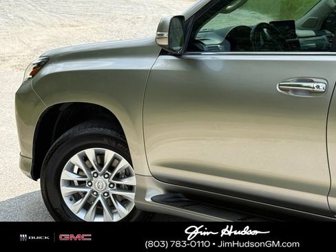 Used 2022 Lexus GX 460 Premium w/ Premium Package AWD/4WD image 9