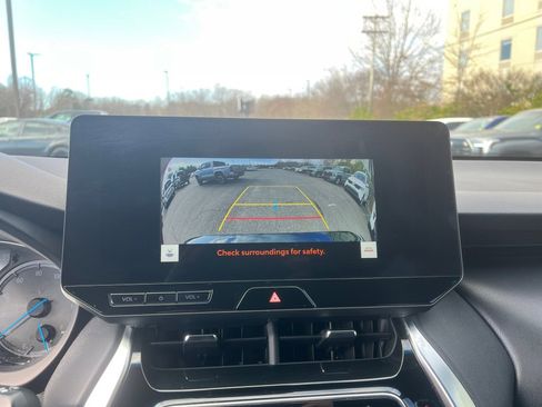 Certified 2023 Toyota Venza Nightshade image 21