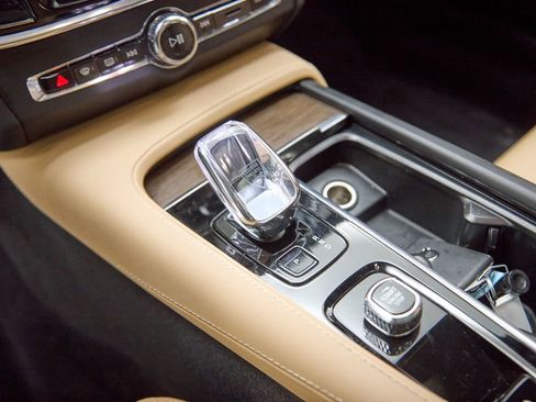 Certified 2025 Volvo V90 B6 Cross Country Ultra AWD/4WD image 17