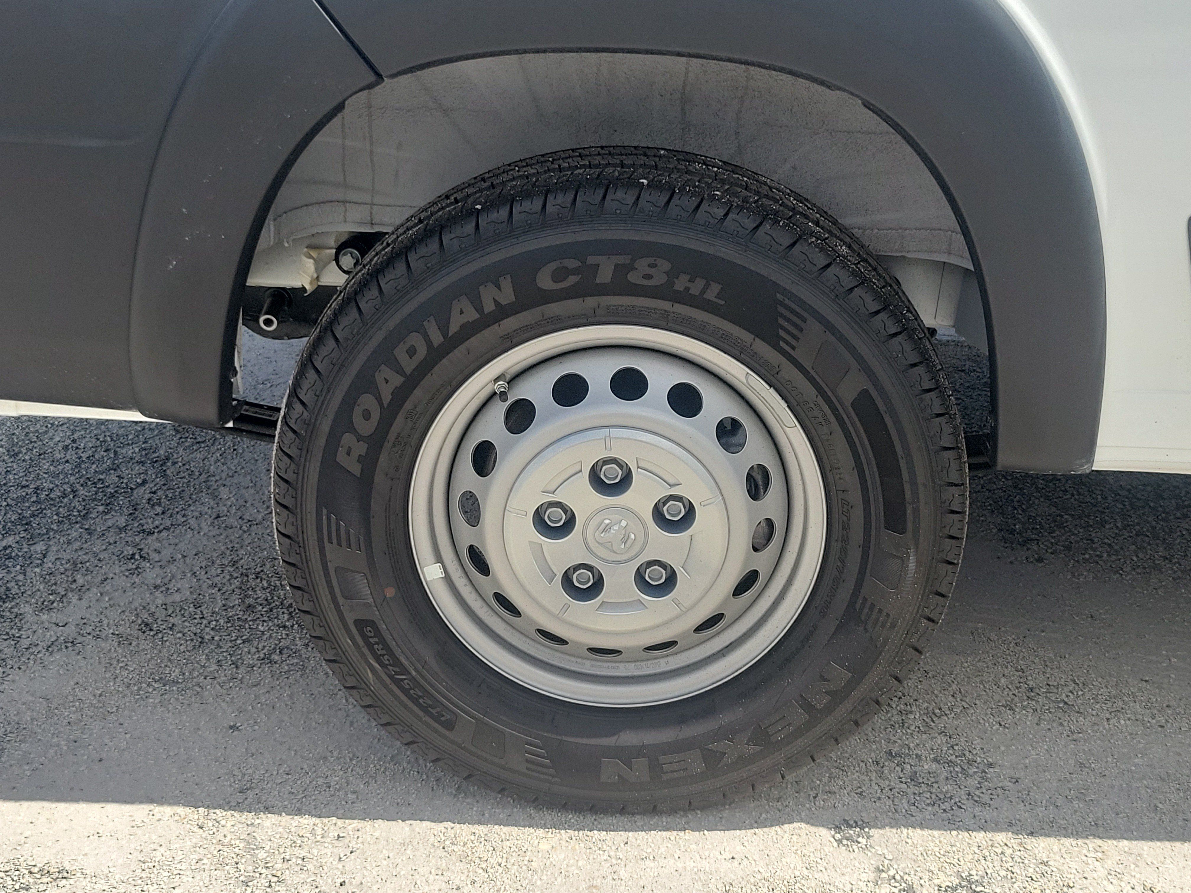 Used 2025 RAM ProMaster 2500 w/ Safety Group FWD image 5