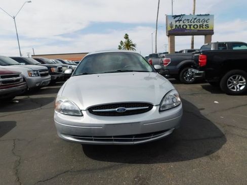 Used 2001 Ford Taurus SEL image 2