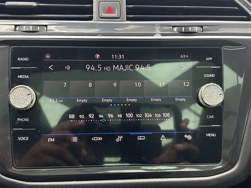 Used 2021 Volkswagen Tiguan SE w/ Panoramic Sunroof Package image 22