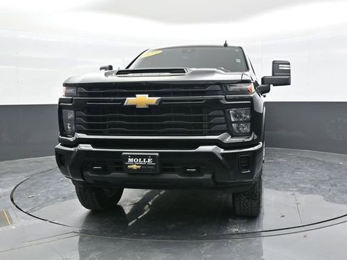 Used 2024 Chevrolet Silverado 2500 Custom w/ Custom Value Package image 2