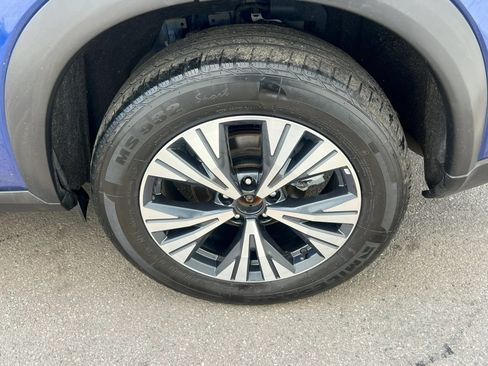 Used 2023 Nissan Rogue SV AWD/4WD image 14