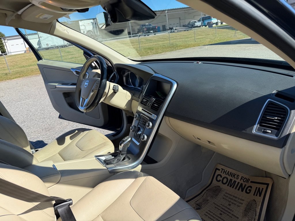 Used 2015 Volvo XC60 T5 AWD/4WD image 17