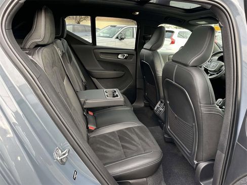 Used 2021 Volvo XC40 T5 R-Design w/ Climate Package image 13