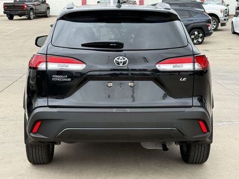 Used 2023 Toyota Corolla Cross LE FWD image 5