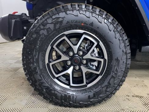 New 2026 Jeep Gladiator Rubicon w/ Steel Power Dome Hood Package AWD/4WD image 8