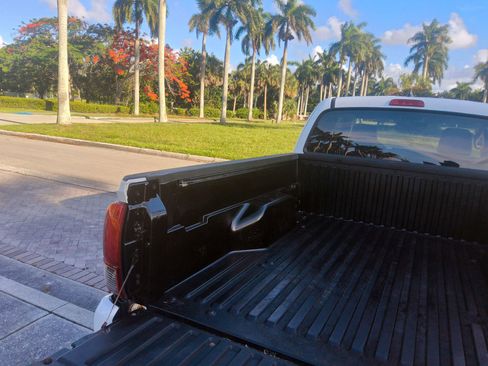 Used 2019 Toyota Tacoma SR RWD image 43