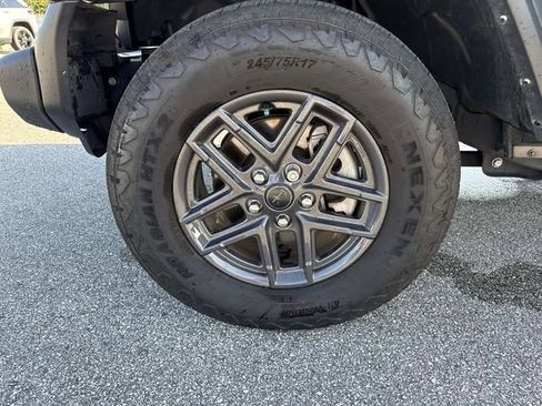 Used 2025 Jeep Wrangler Unlimited Sport AWD/4WD image 32