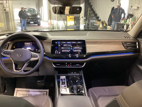 Used 2024 Volkswagen Atlas SEL image 16